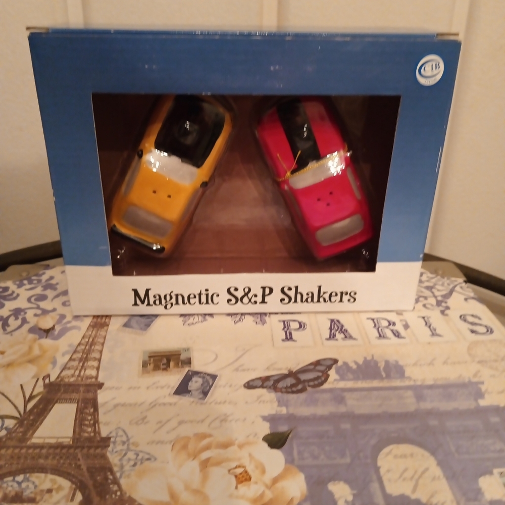 Vintage Ford Licensed Salt & Pepper shakers